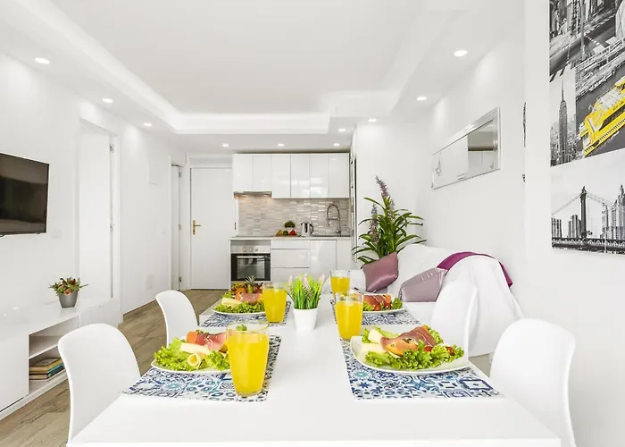 3e. Charming In Americas * Playa de las Americas (Tenerife)